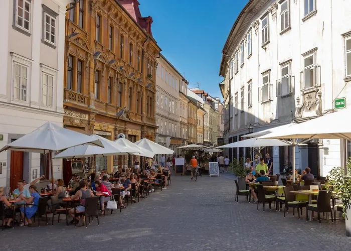 Center With Parking Apartman *