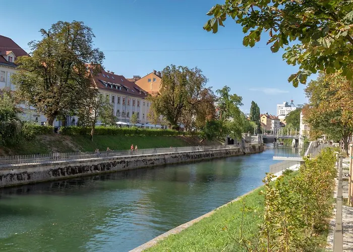 Center With Parking Apartman *